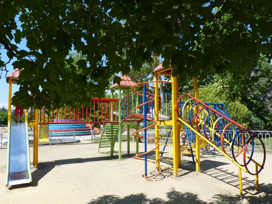 Игровой городок с лабиринтом и лестницами — фото 1